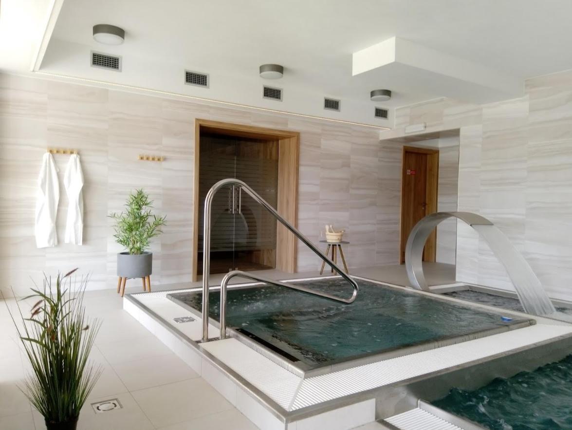 Blatnice pod Svatym Antoninkem Resort Rybnicek מראה חיצוני תמונה